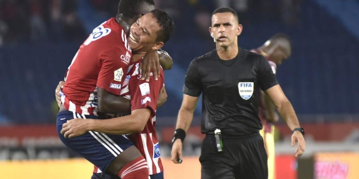 Zona Cero Carlos Bacca celebrando el gol del triunfo.