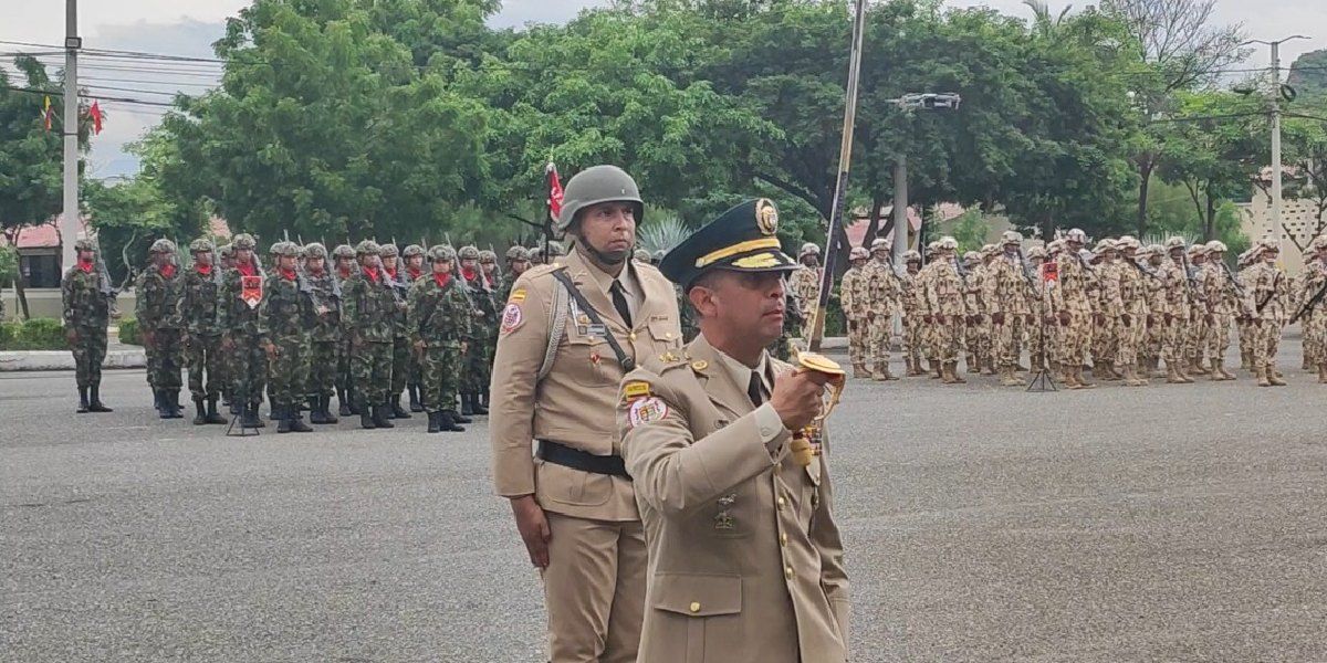 Cortesía Nuevo comandante primera división, birgadier general, Nestor Caro