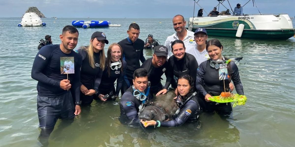 Equipo deL acuario y corpamag junto a tasajerito