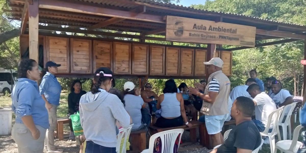 Visitan y realizan actividades de sensibilización en Bahía Gairaca
