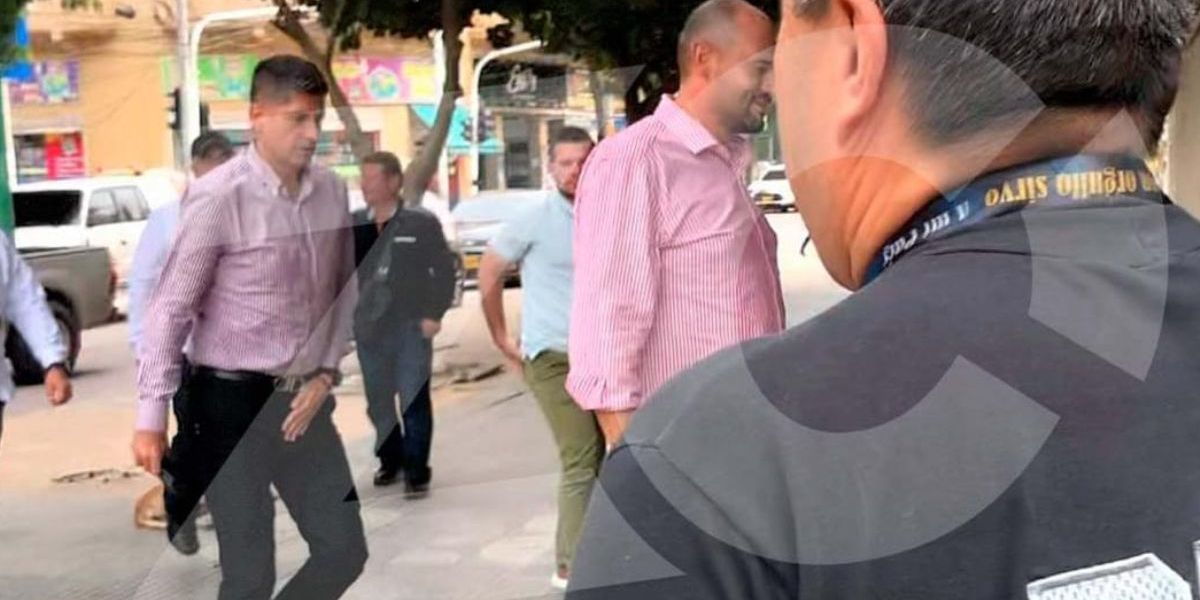 Zona Cero El fiscal Mario Burgos el pasado 24 de agosto cuando llegaba al edificio de la Fiscalía en Barranquilla.