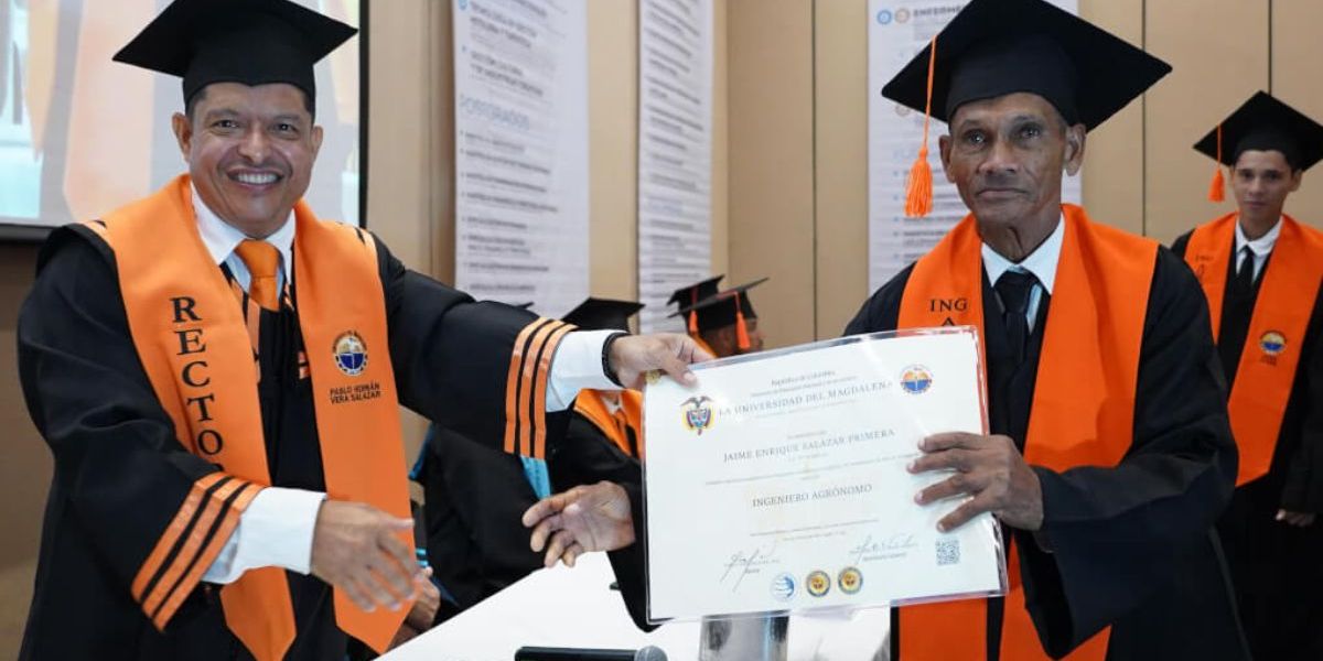Unimagdalena aime Salazar se graduó como profesional a sus 65 años en la Universidad del Magdalena