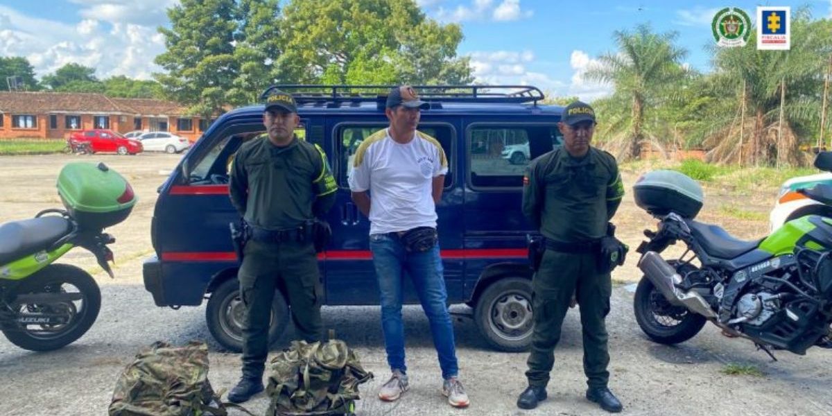 Fiscalía General de la Nación. Cárcel a hombre que transportaba material de guerra y propaganda política en Meta