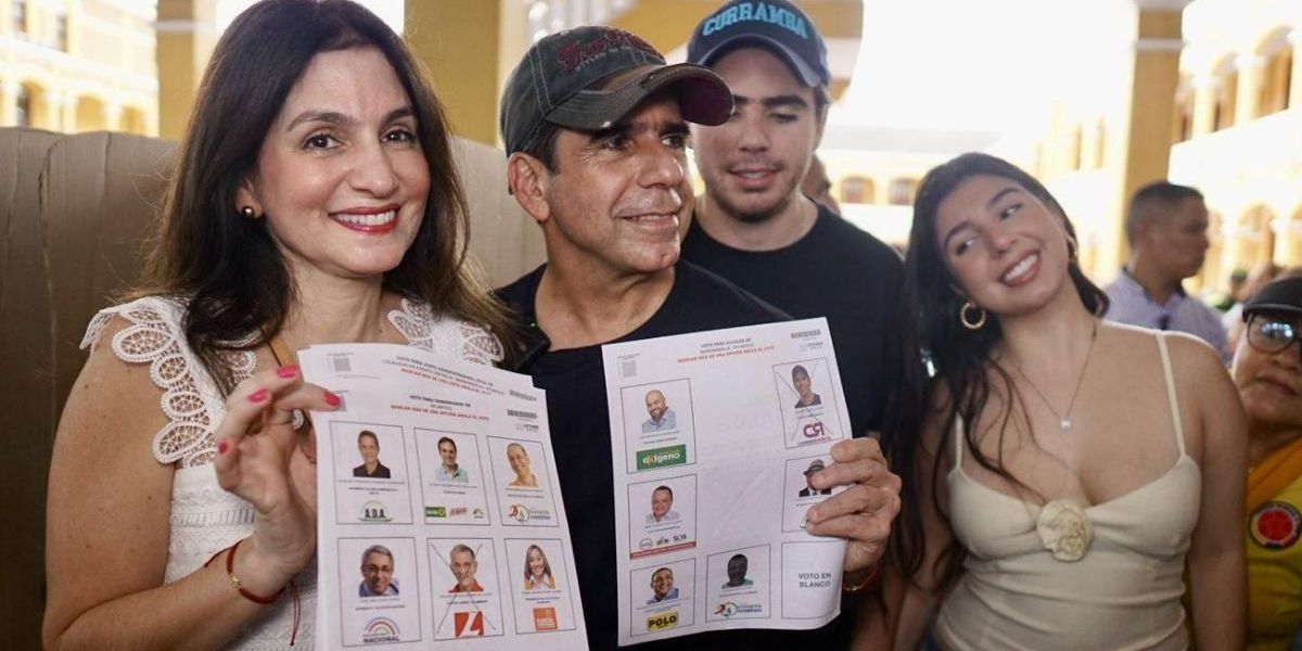 @AlejandroChar El Alcalde electo Alex Char cuando ejerció derecho al voto, al lado de su familia.