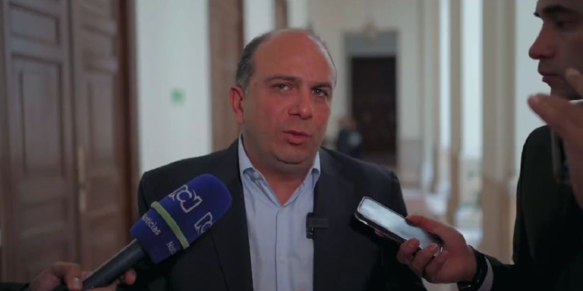 “Gobierno debe permanecer en la mesa con reglas claras"