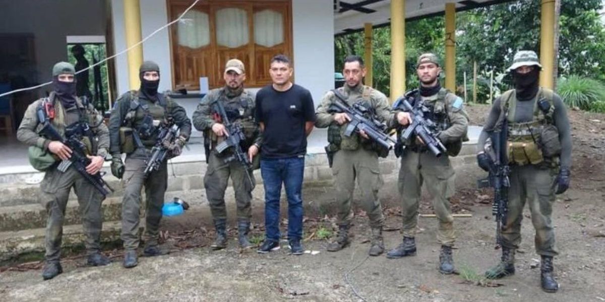 X: Gustavo Petro. Jacobo Rodríguez Úsuga, conocido como ‘Atilio’