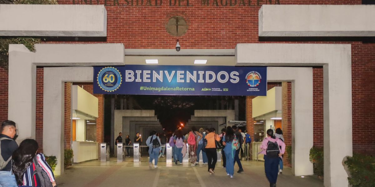 El rector acompañó el inicio académico de 1.700 nuevos estudiantes y a la comunidad educativa en general.