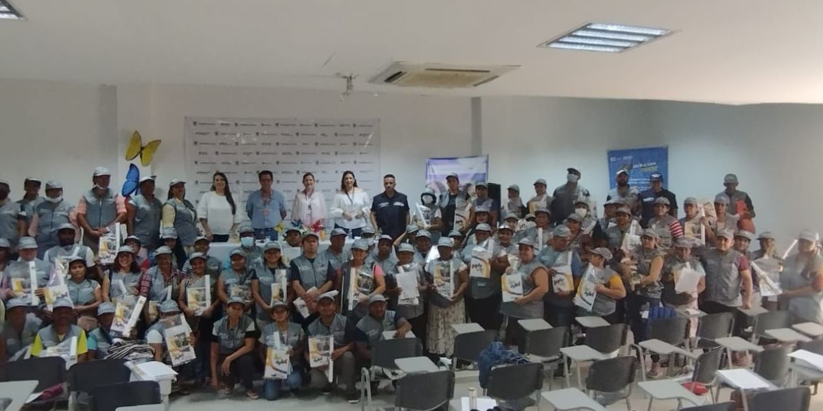 Cortesía Entrega kits escolares