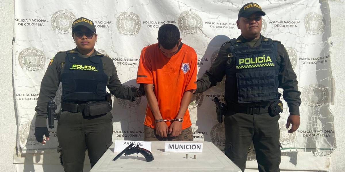 Policía Mateo Angucho Mora.