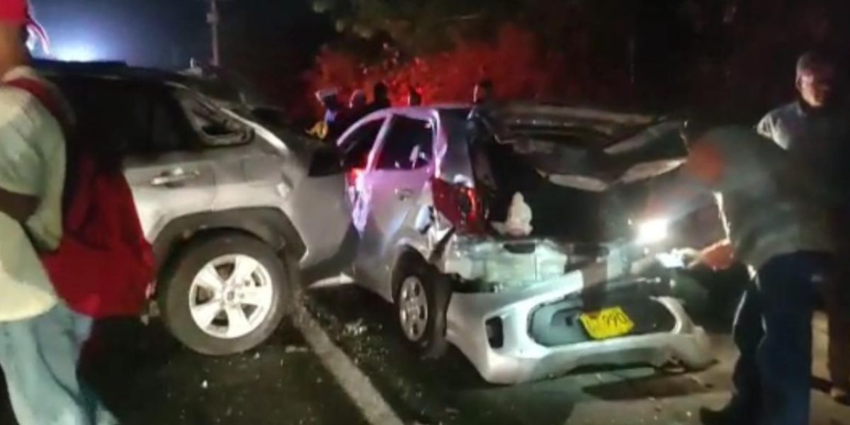Cortesía. Así quedaron los vehículos tras el accidente.