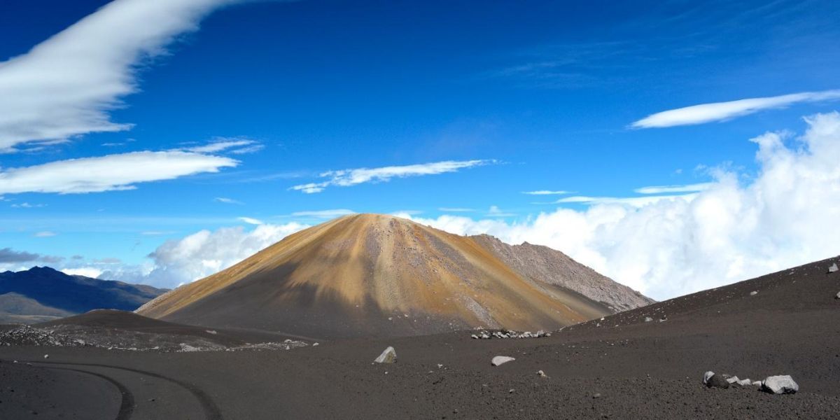 El volcán Nevado del Ruiz en una imagen compartida por el Servicio Geológico Colombiano