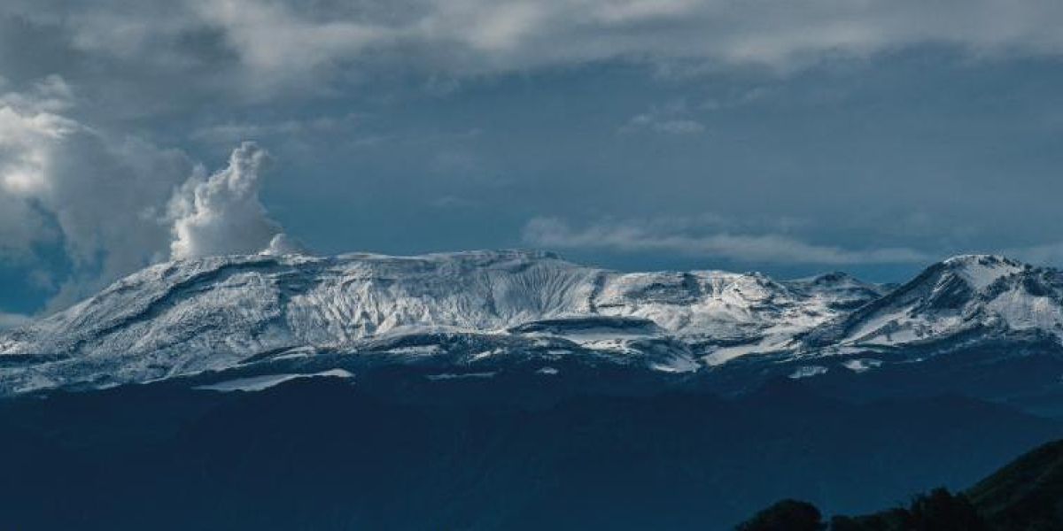 El volcán Nevado del Ruiz captado este miércoles.