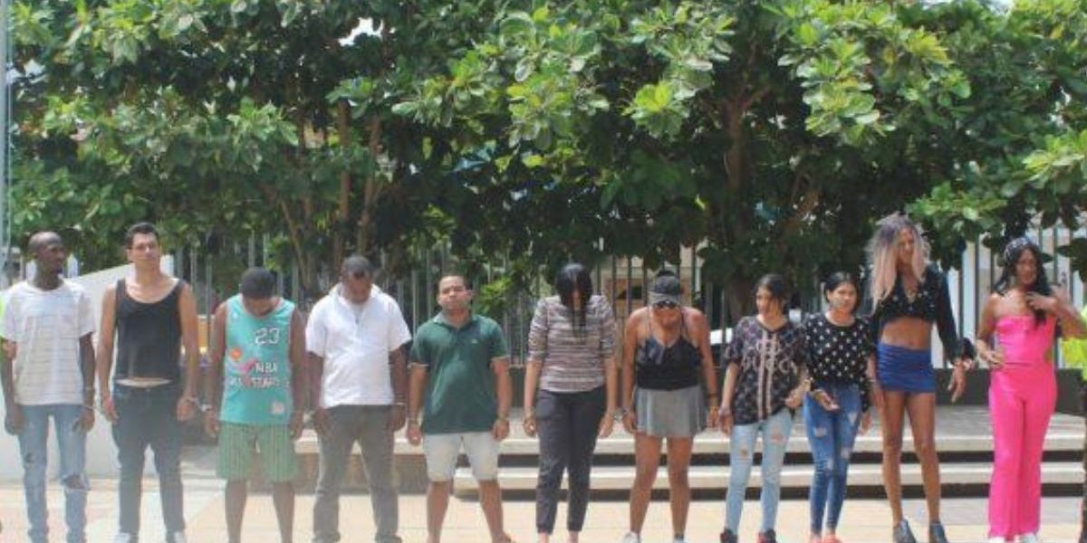 Fiscalía Capturados en Cartagena durante el operativo.