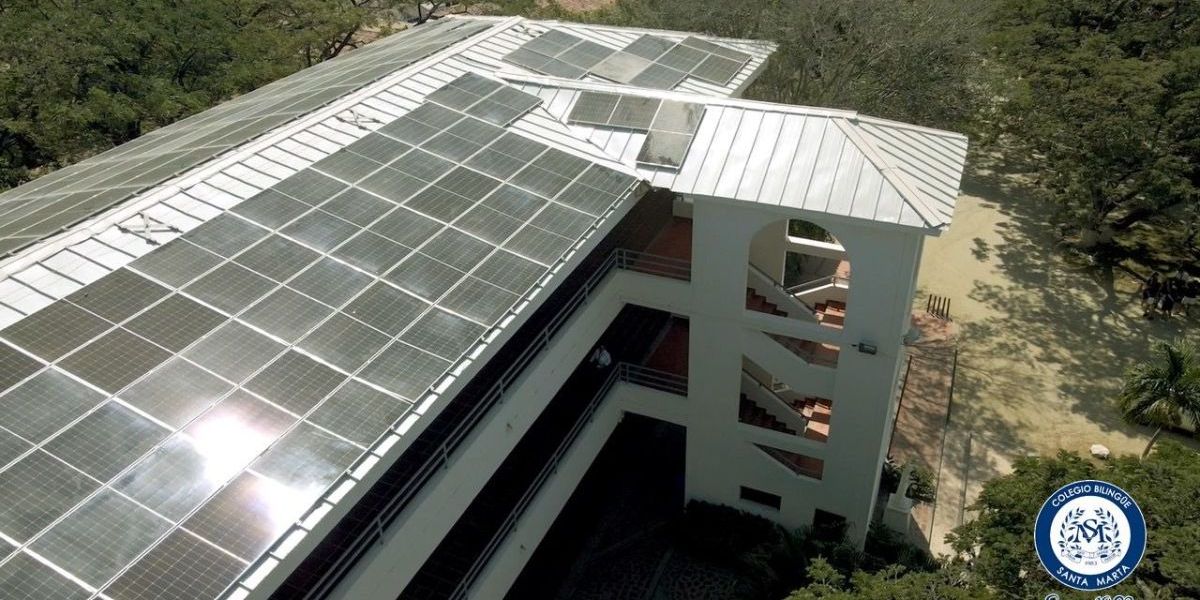 Colegio Bilingüe de Santa Marta, instaló plantas de energía solar.