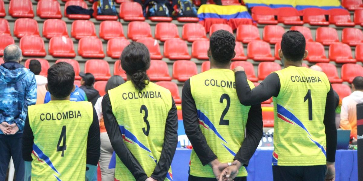 Twitter: @MinDeporteCol deportistas de voleibol sentado