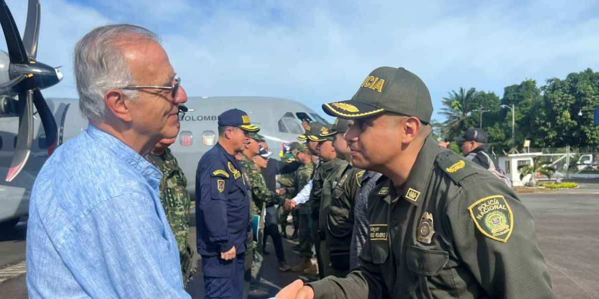 MinDefensa MinDefensa en su visita a Buenaventura.