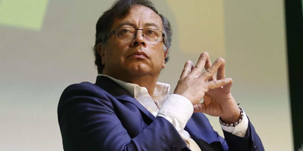 France 24 Gustavo Petro no asistió al evento programado en Bucaramanga dejó esperando a 5.000 personas.