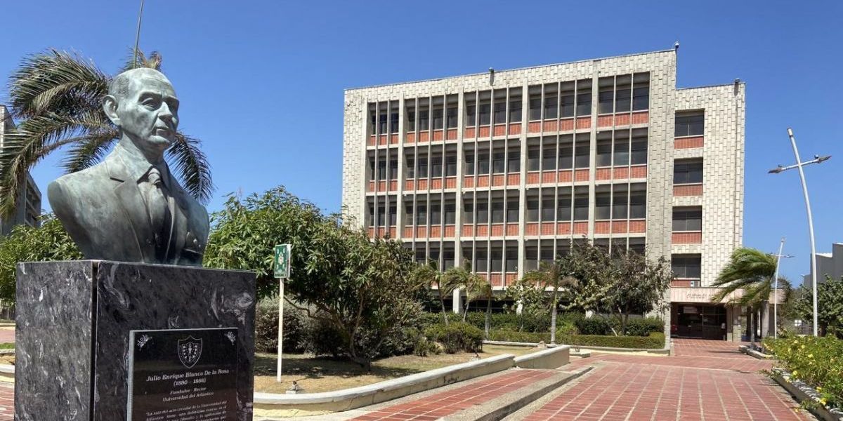 Red Renata Con escritos irrespetuosos y ultrajantes, el investigado habría causado intimidación, angustia y perjuicios laborales a miembros de la comunidad educativa.