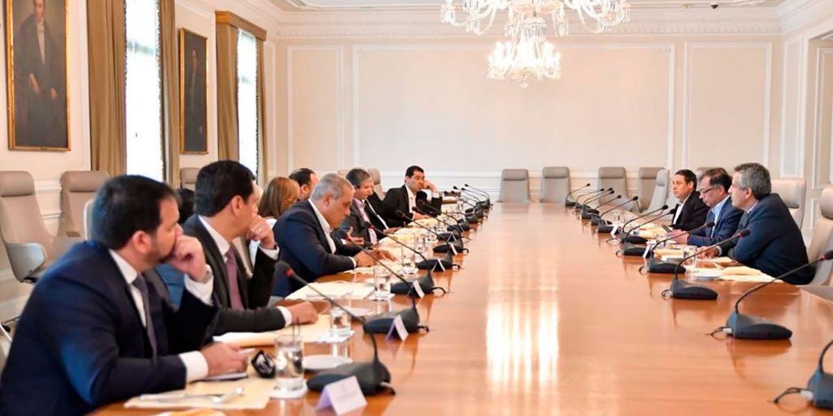 Presidencia de la República de Colombia El acuerdo nacional le permitirá al país transitar hacia una sociedad más justa y productiva.
