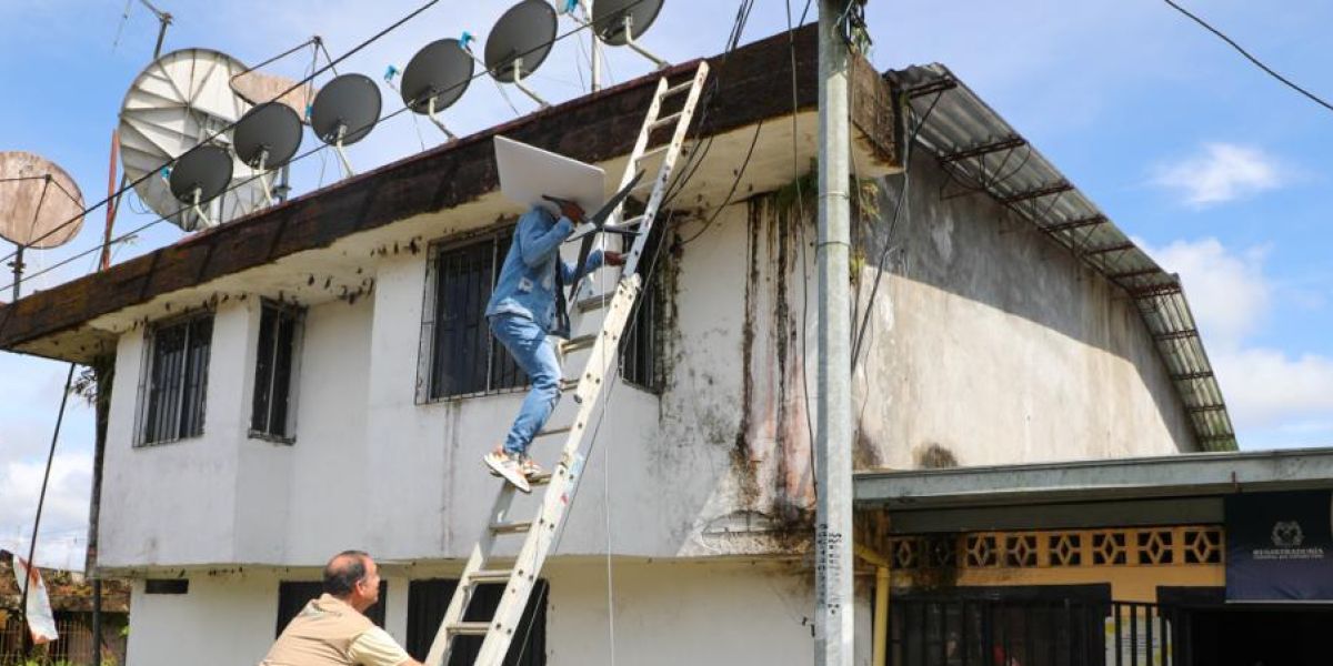 Instalación de antenas Starlink por parte de la Registraduría Nacional.