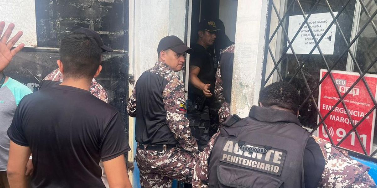 Agencia EFE Funcionarios liberados el sábado.