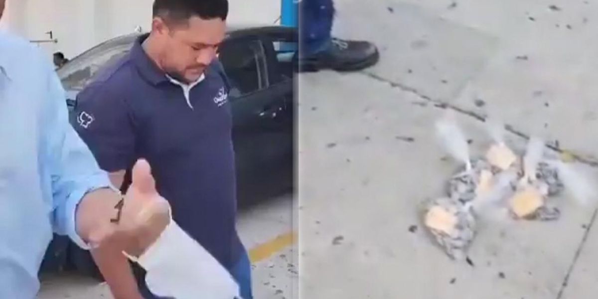 Captura de pantalla. Hombre que fue a pagar con monedas.