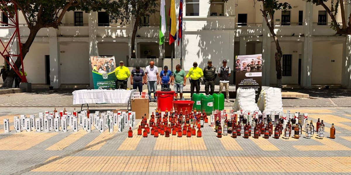 Policía Metropolitana de Santa Marta. Capturados con mercancía de contrabando.