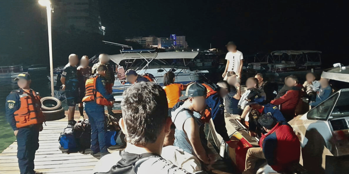 Armada de Colombia rescata 19 migrantes irregulares