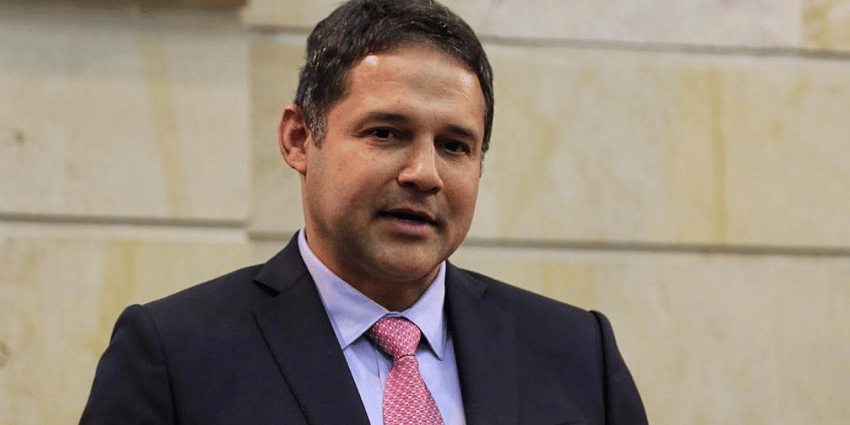Senador Honorio Henríquez denuncia amenazas por oponerse a reformas de Petro