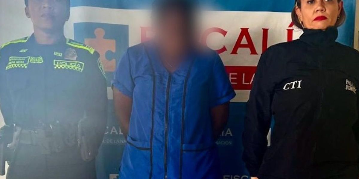 Fiscalía. Mujer señalada de quemarle las manos a su hija de 7 años.