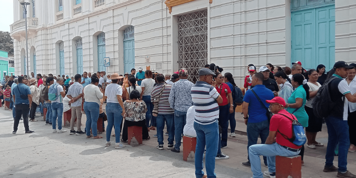Foto: Wilson Serna Docentes de Ciénaga exigen el pago de salarios