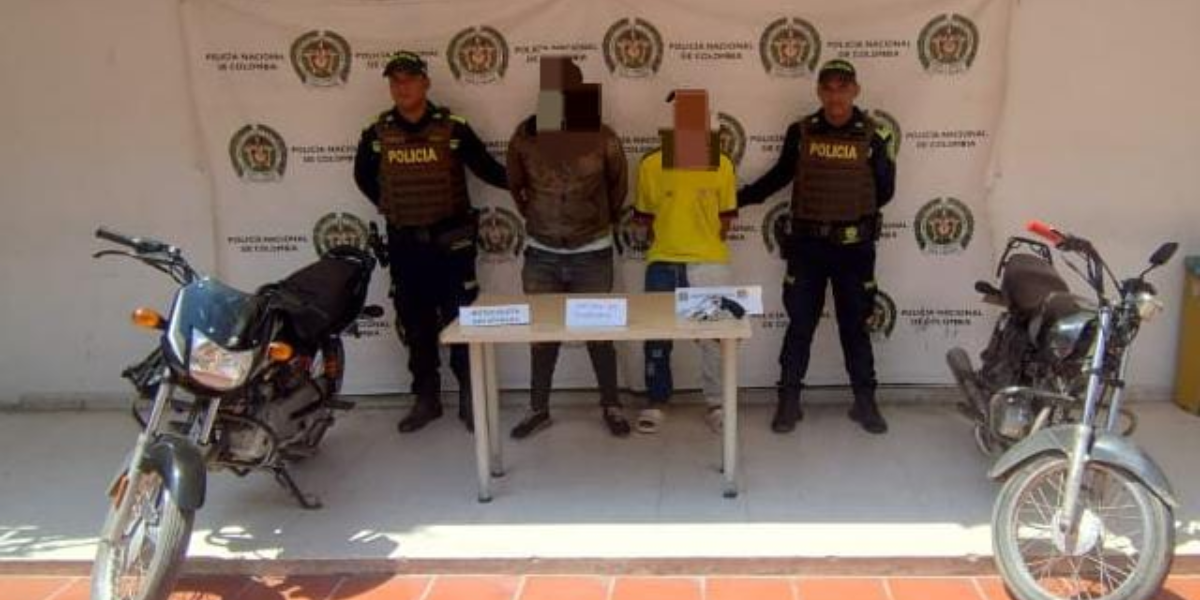 Foto: Policía Nacional Policía recupera motocicleta hurtada y captura a dos hombres en Ciénaga