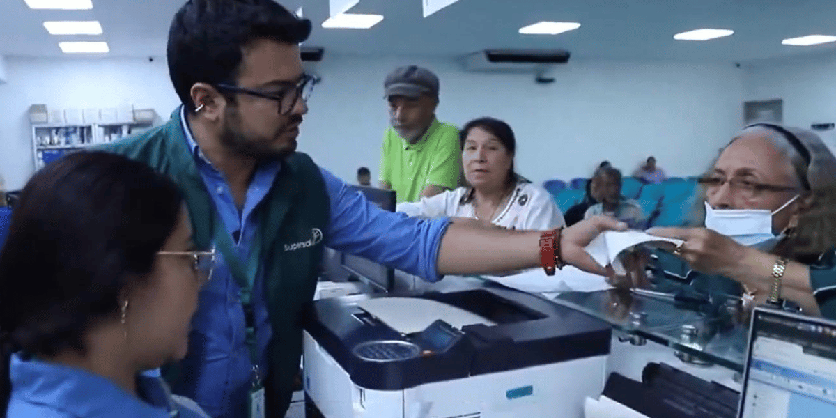 Foto: Zonacero Inspección de la Superintendencia de Salud en sede de Bucaramanga.