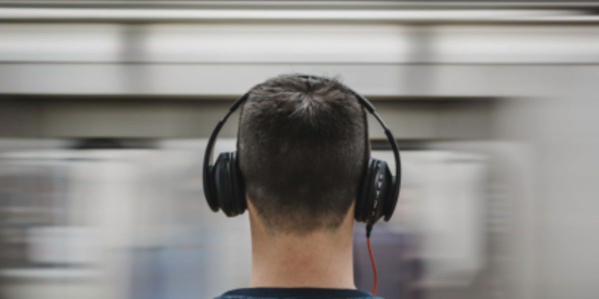 Cortesía El uso continuo de audífonos aumenta el riesgo