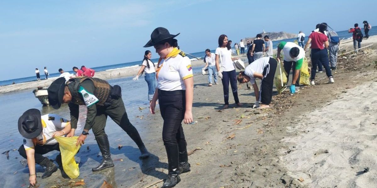Cortesía Jornada de limpieza en Los Cocos