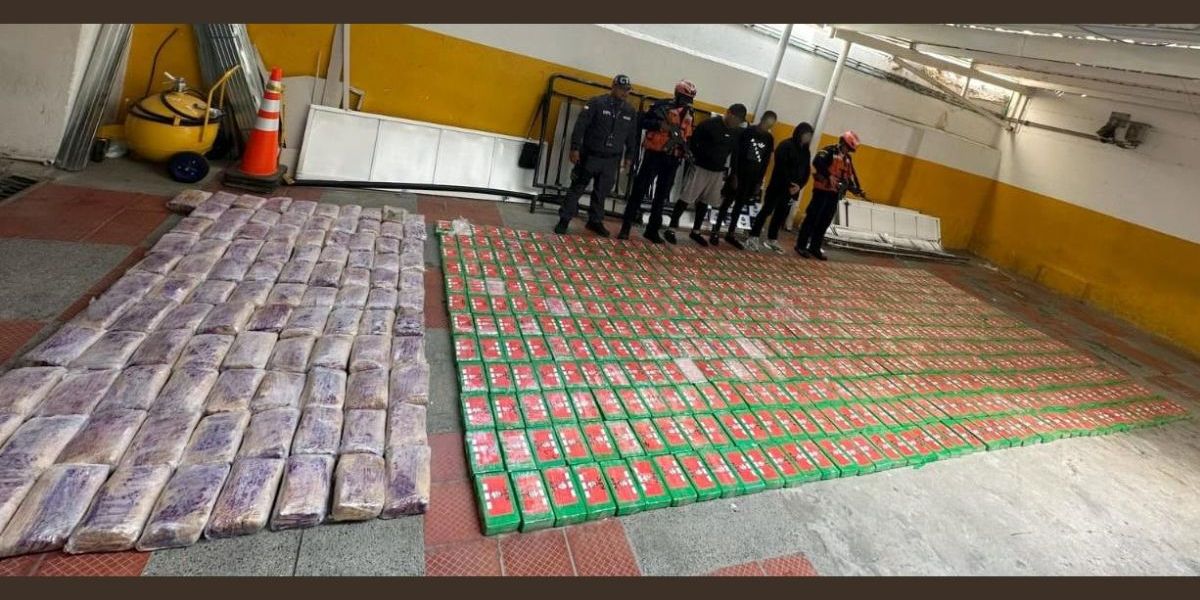 @FNC_ArmadaCol Droga incautada en La Guajira.