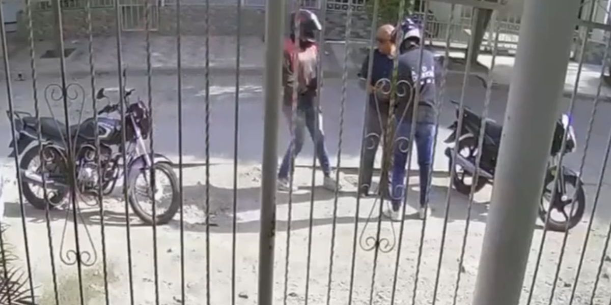 Cortesía En cuestión de segundos, los delincuentes atracaron al ciudadano.