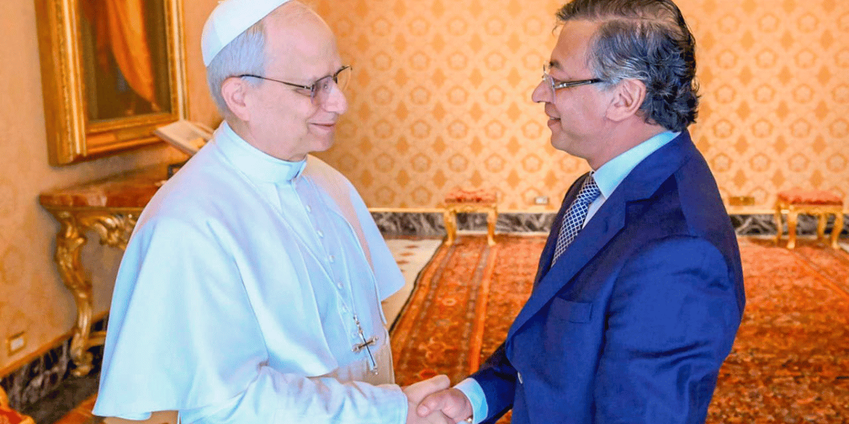 Cortesía Petro invita al papa León XIV a visitar Santa Marta durante encuentro en el Vaticano