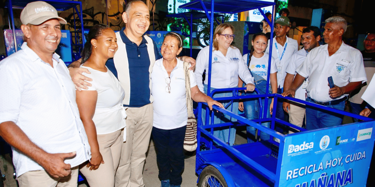 Cortesía Alcaldía entrega triciclos y herramientas de apoyo a más de 450 recicladores en Santa Marta