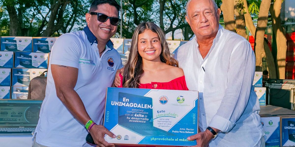 Cortesía Entrega de computadores a estudiantes de primer semestre de Talento Magdalena.