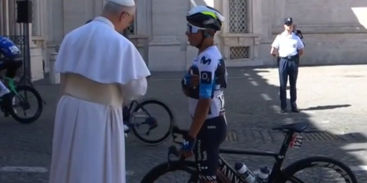 Cortesía Nairo Quintana y el Papa León XIV.