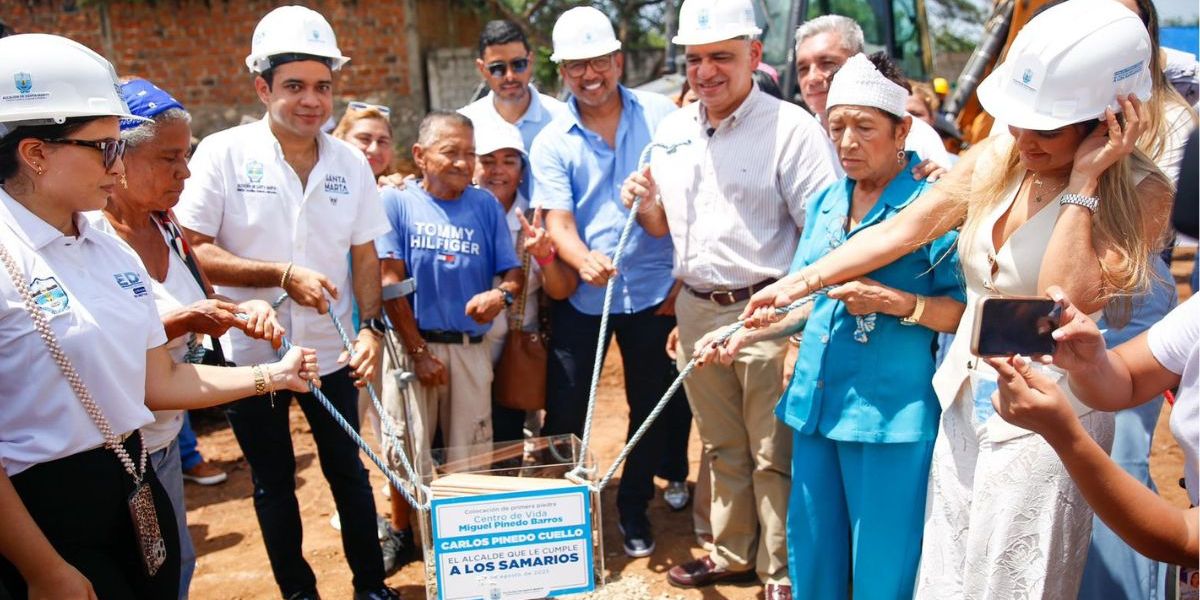 Cortesía Primera piedra del nuevo Centro de Vida