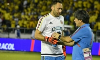 David Ospina calentando previo al partido ante Paraguay.