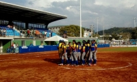 Las colombianas celebrando su triunfo al finalizar el juego.