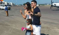 James Rodríguez y Daniela Ospina junto a su hija Salome. 