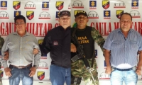 Enoc Clavijo (izquierda) y Hernán Osorio, capturados por el Gaula Militar en Valledupar.