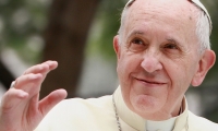 El 13 de marzo 2013 Jorge Bergoglio fue nombrado como sumo pontífice de la Iglesia Católica. Tomó el nombre de Francisco.