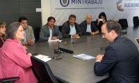 La Ministra del Trabajo, Clara López Obregón, anunció que aceptó una solicitud hecha por el presidente del Sindicato de Trabajadores