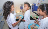 42 mil raciones de comidas fueron entregadas en diferentes instituciones educativos de Santa Marta.