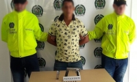 Foto: Policía del Magdalena. Durante el procedimiento a ‘canti’ le encontraron un arma de fuego tipo pistola marca Browning, calibre 9 milímetro y municiones.